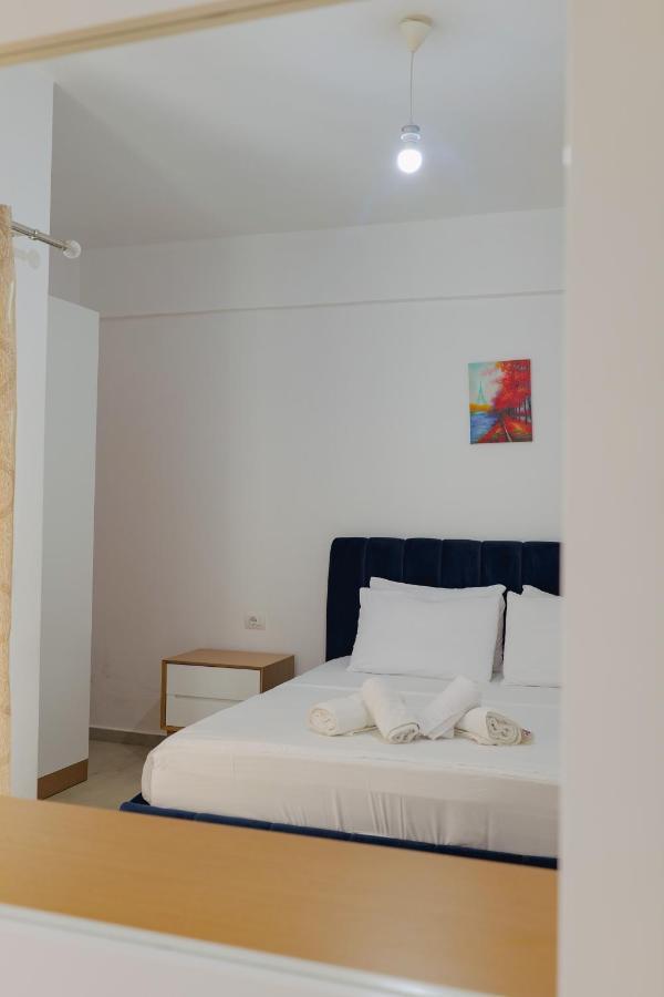 Violeta Apartments Ксамил Экстерьер фото